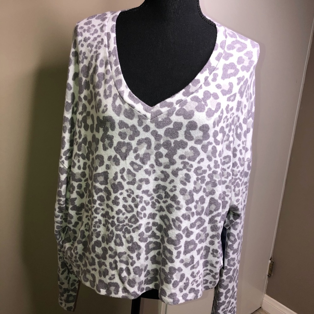 Freshman 1996 Sweater Animal Print - Picture 1 of 4